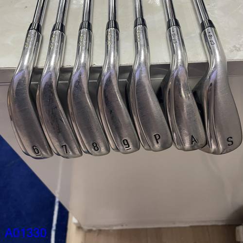 Callaway Rogue Golf Iron Set - Image 3